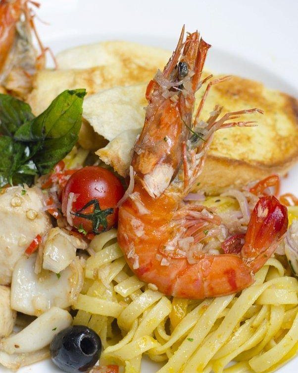 Can you wait to try this Balinese Seafood Pasta?
Nothing tastes better than pasta cooked by our Chef Ni Nyoman ..
.
.
#culinary #culinaryba…