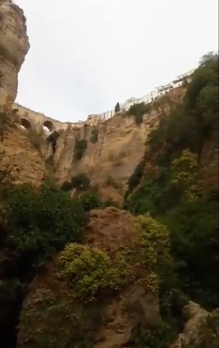 ¡¡¡¡ Buuuenosss díasss #acentos desde #Ronda!!! amanece el lu lu luuuuuunesss primero de septiembre... fb.me/4nDn1wUN2 <a href="/CRRonda88/">Casa Rural Ronda 88</a>
