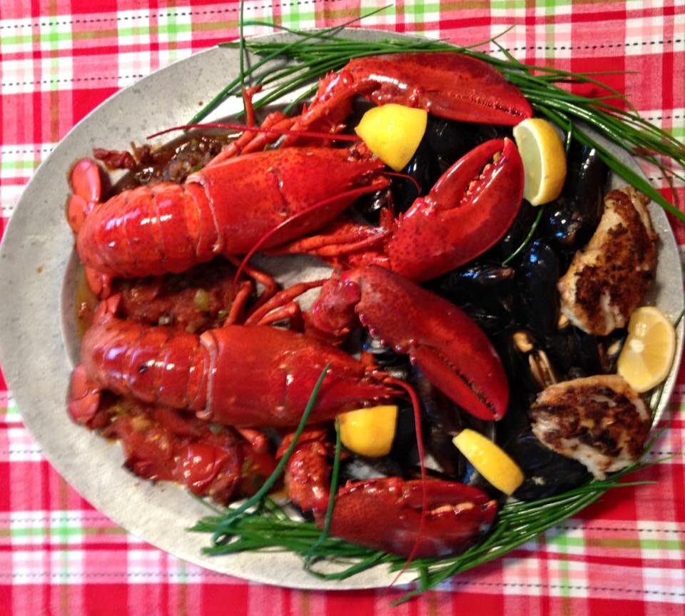 FlyingPigRoast's tweet photo. Soft shell lobster season is here! How about a Lobster or Clambake? https://t.co/9SFhnGs5Yv
