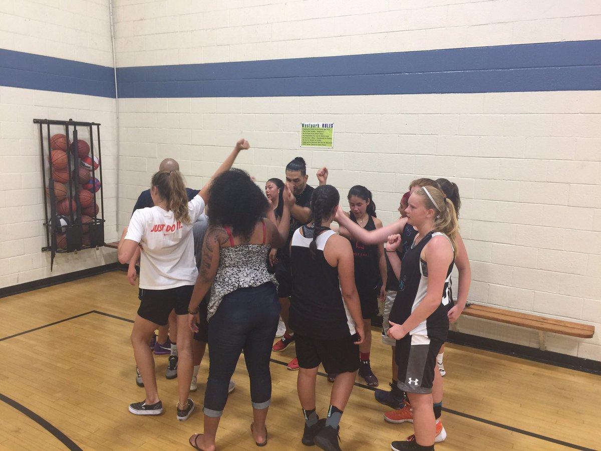 cjinca's tweet photo. Back in the Lab! #ballislife #keepgrinding #805Family https://t.co/FWIKsbAb4n