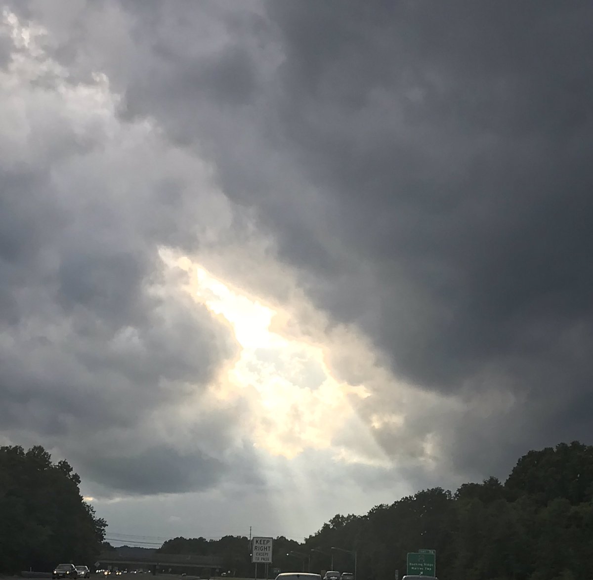 JrzyJoePiscopo's tweet photo. #BlessingsShiningDownOnNJ 
or #CloseEncounters ?#Unretouched pic #Exit33 Rt78 #ThinkinFormer 😇 https://t.co/Rddkm0B4kN