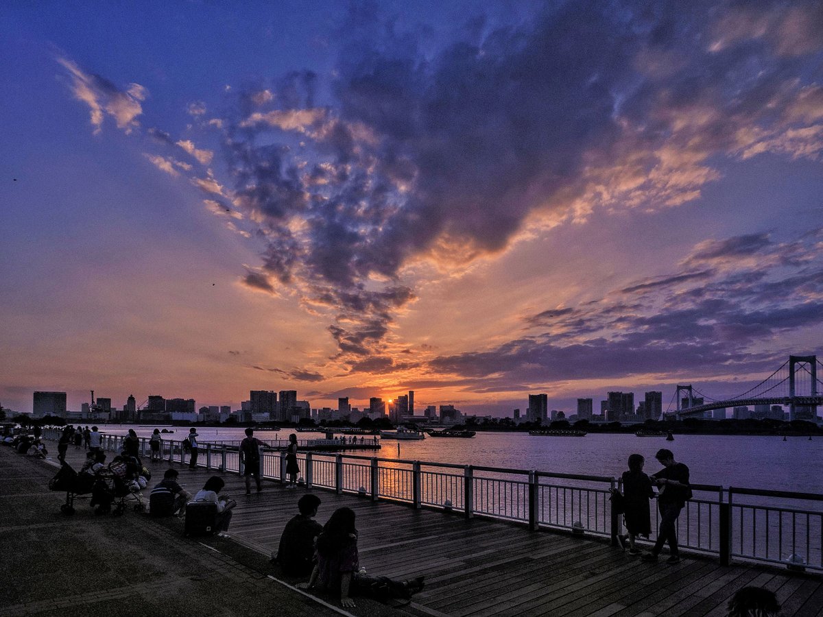 有明な生活 Ariake Tokyo Auf Twitter お台場海浜公園からの夕日 夕焼けを楽しむ人たち T Co Hkgr7fg79b Twitter