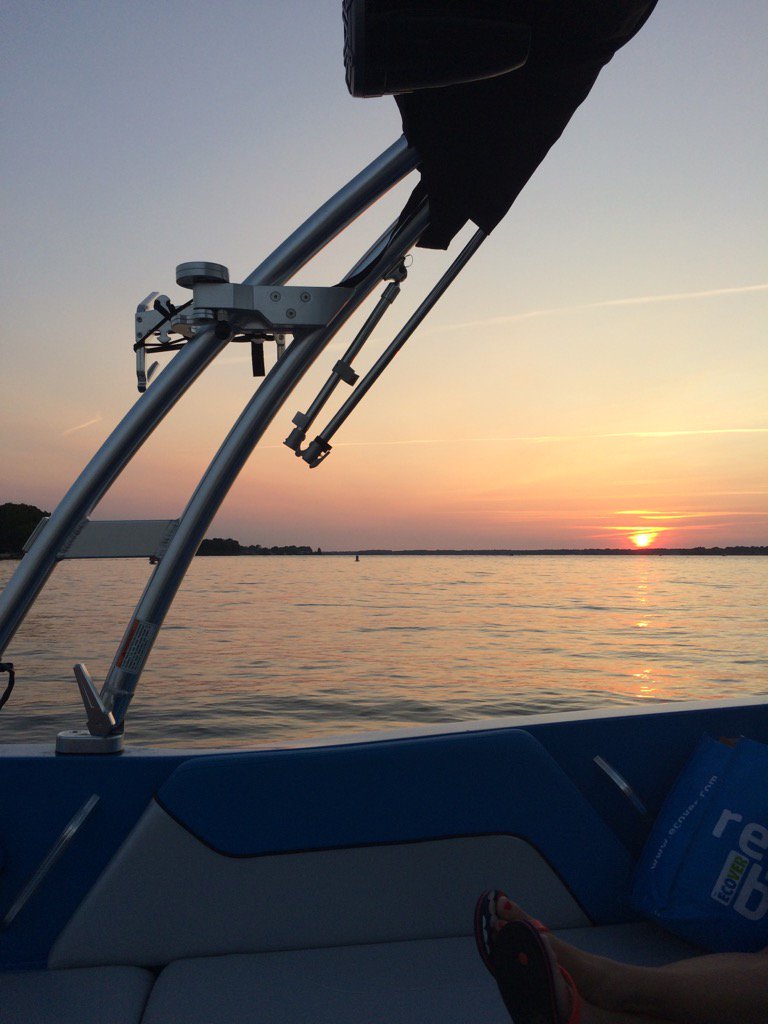 mattgrisik's tweet photo. Listening to yacht rock. Coincidence? https://t.co/5zHemv5a6d