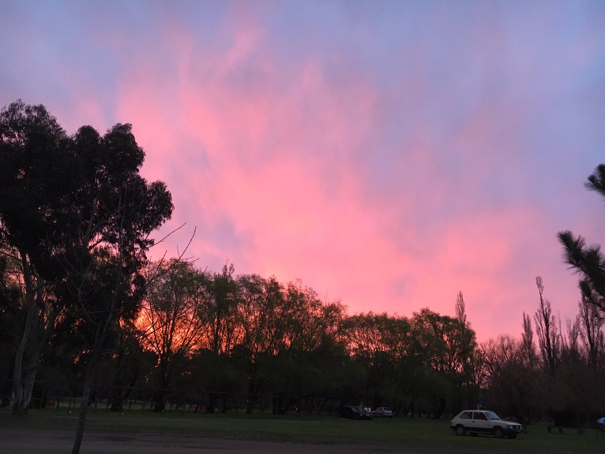 Maystrevensky2's tweet photo. El parque de Pigüé y el cielo 😍 https://t.co/dP6xDxSuPo