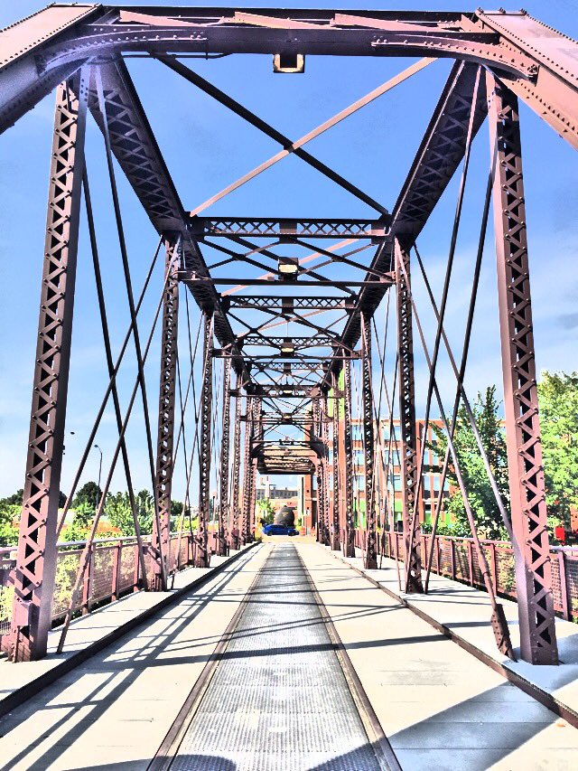 Edith_Simonzade's tweet image. Cherry Bridge Ave. #chicagoshots photo credit-Edith Simonzadeh