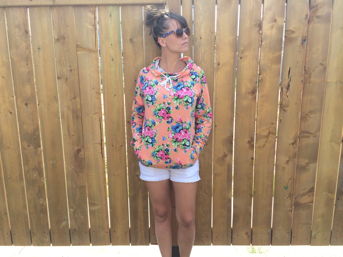 saveymommy's tweet photo. Love #free #freebies #rt to #win this Peach Goodness Hoodie from @obviouslychic #FreebieFriday #Contest #Giveaway #Bonnyville #Saveymommy https://t.co/qIJWagr603