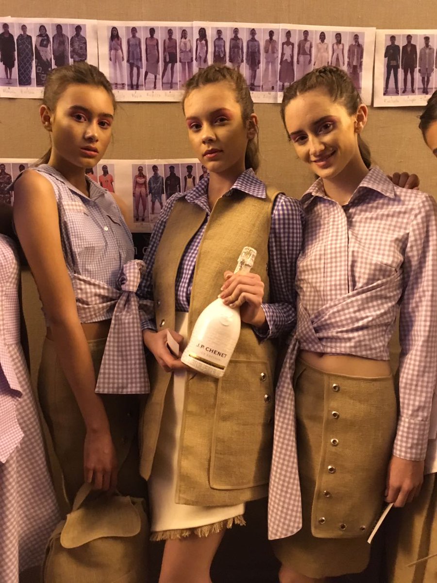 eri_rumipulla's tweet photo. Designer Book 2017 💙#innovacion #Quito #designerbook #informamodels #fashionshow #Backstage https://t.co/EBR1MdMBYb