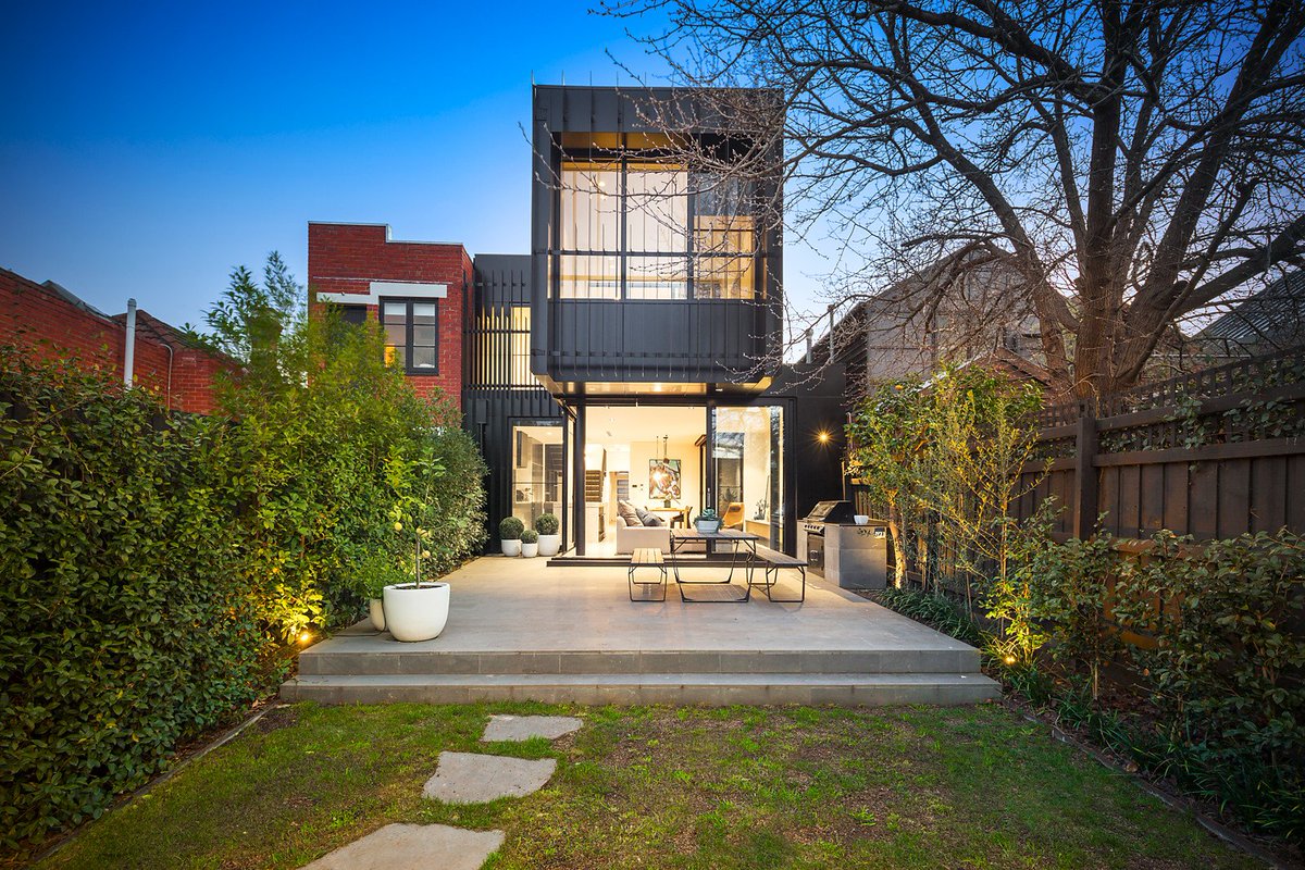ReconDaily's tweet photo. Preeminent #architect's modern addition for this #Edwardianhome. https://t.co/iG7GbPSlKp #renovation #moderntransformation @NelsonAlexRE https://t.co/2bUXDas7Tv