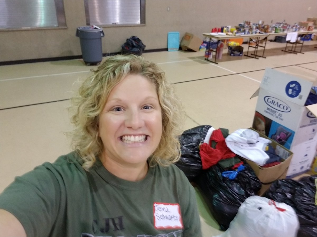 schwartz99's tweet photo. Volunteering to help those who lost homes to flooding in #Harvey... continued prayers to the Bear Creek area! #bearcreekstrong #bethelegacy https://t.co/78W2y4aI6N