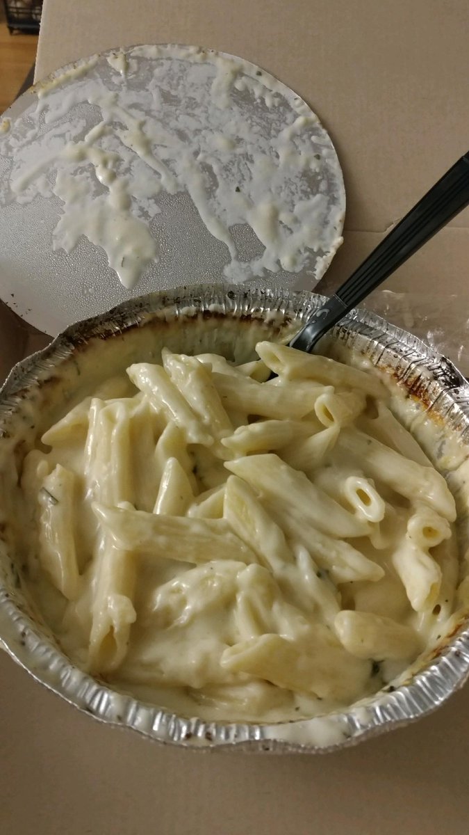 localifweb's tweet photo. Apparently @dominos thinks chicken carbonara means "plain noodles with sauce" That's what I get for asking them to put sauce on it this time https://t.co/ZdvkkzvZLX