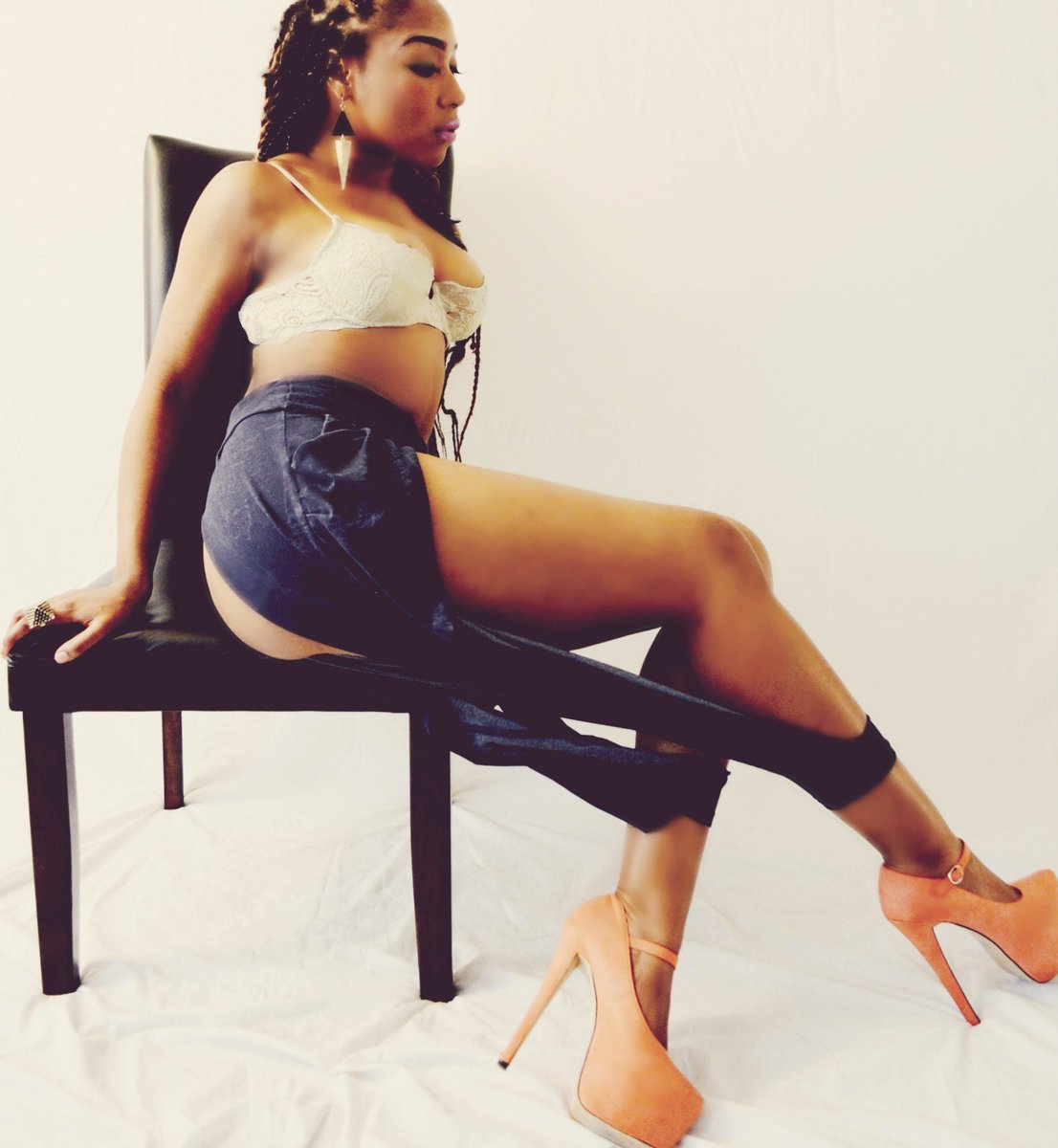 SensaiMingxMula's tweet photo. In 2012 another strong female gave me advice that changed my life forever #femdom #findom #adultentertainer  #magicaltransformations https://t.co/41663qF7lH