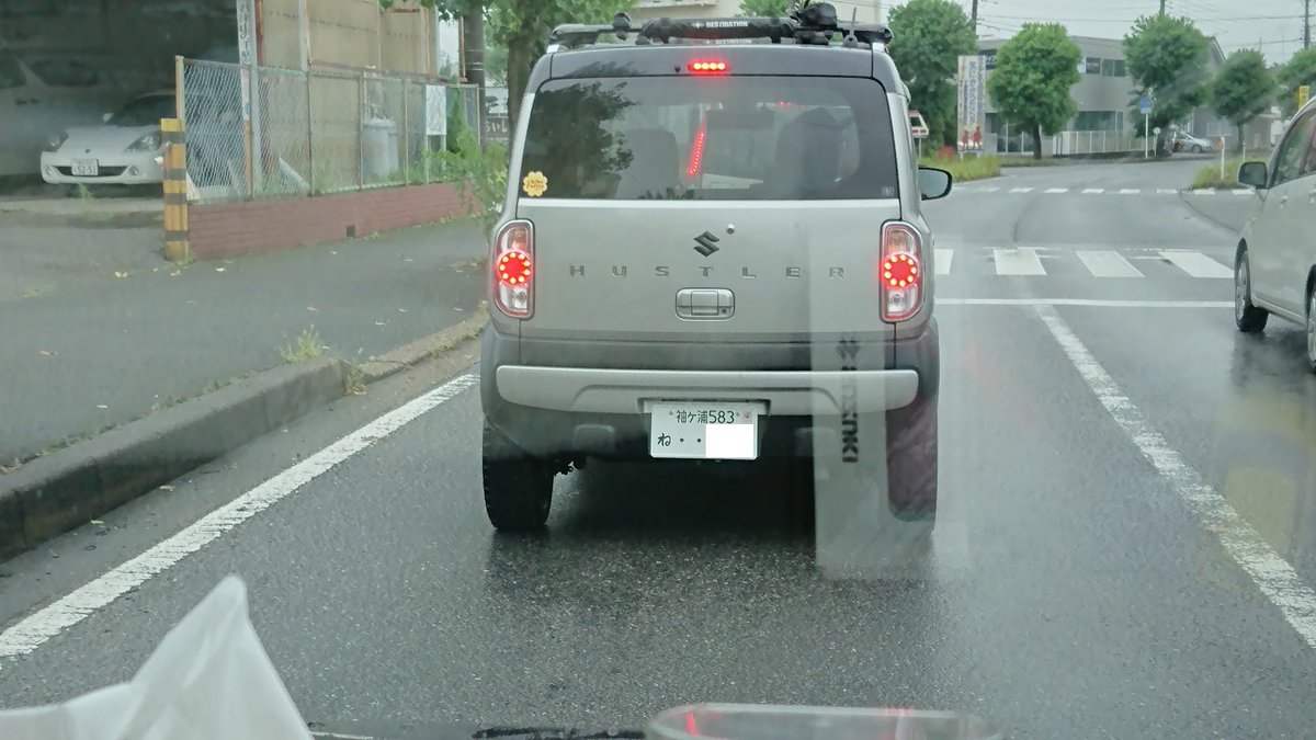 はぎーさん Hagi San 鈴鹿サーキットの近所で明らかにサーキットチューンのs 660の白ナンバーとか見たことあって 改造車で軽自動車の規定から外れてるのはよくあるらしいです そもそも パジェロミニあたりは 軽自動車と 同じボディだけどエンジン