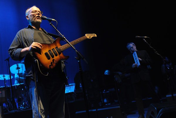 rayferr's tweet photo. "Throw a kiss and say goodbye. A world of my own, I'll make my home sweet home." #RIP #WalterBecker #SteelyDan https://t.co/N3IjjxpMSu