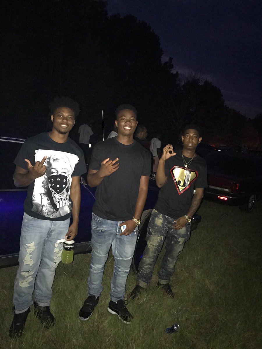 FourSoSavage's tweet photo. Gvng shit no lame shit. #freeprice https://t.co/aP1tPs8oCf