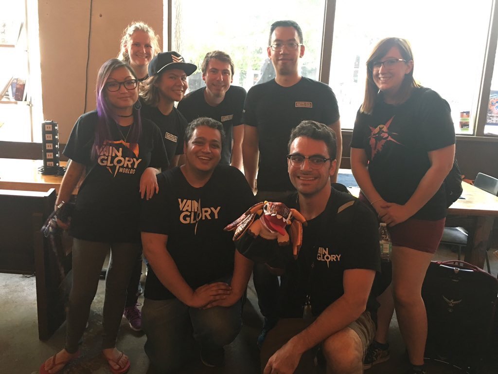 TinyxDestiny's tweet photo. I look awful but.. 🙈💜 It was still an amazing time. Can't wait to see you guys in LA! 🎉 @vainglory @PNW_Vainglory #HalcyonGathering https://t.co/4SWcmZtRE6