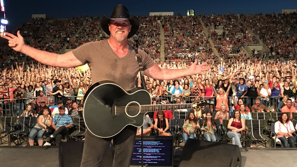 TraceAdkins's tweet image. Who's in Filer? RT this photo with #TraceFiler for a chance to win a signed t-shirt. We'll pick a winner and announce before end of show.