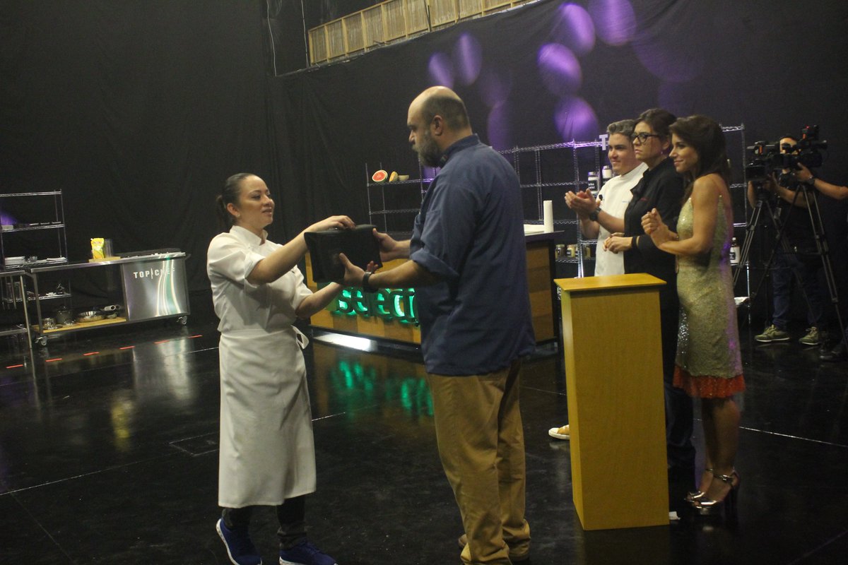 TopChefSV's tweet photo. Nancy logra entrar a las cocinas de #TopChef3 y de esta manera se convierte en la quinta mujer en competencia.Jose le dice adiós al programa https://t.co/Ioi3SoU5d1