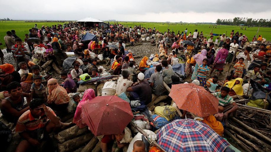 detikcom's tweet photo. Bukan Cuma Rohingya, Warga Buddha dan Hindu Juga Ikut Mengungsi https://t.co/1wCl6AbZHL https://t.co/st70SIoRIr