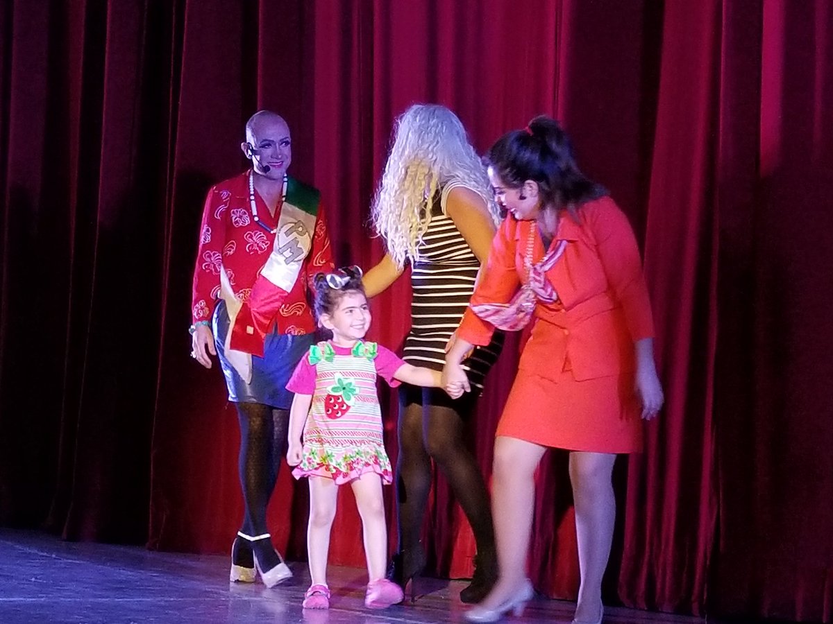 TRSanMiguel's tweet photo. @ericasalinasez @sociedadactiva @andreaz91 @DoloresAragonRL @cynthiagarama @FanyDuarte33 @lesliecerva @SonoraPridehmo @juanczuniga Todo un éxito 👏👏Y un honor asistir en la penúltima función de Ni Princesas Ni Esclavas, #Talentosisimos 🤗 https://t.co/hWpLJMVJ1t