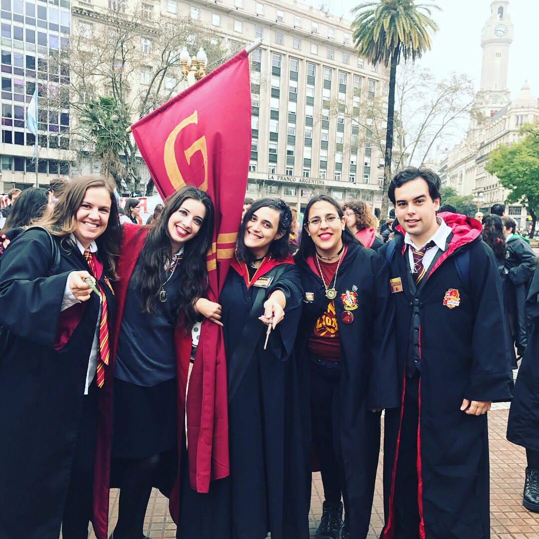 aaalduuu's tweet photo. Un ÉXITO la #PotterWalk de hoy! Que la magia siga por siempre ♥️⚡️@ChpArgentina https://t.co/e992z43Fbn