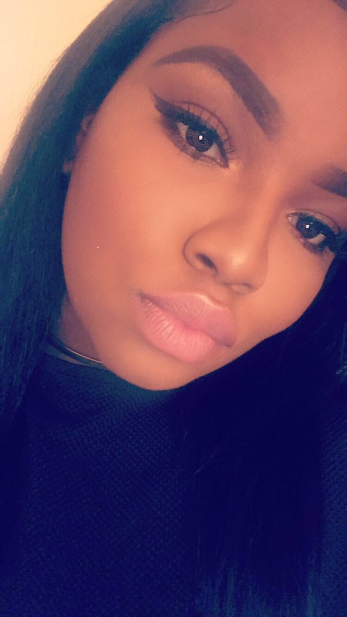 _BarbieKristina's tweet photo. Wait a min, I'm cute let me strike a pose 📸 😝#covergirlmade #mnyitlook #blackradiancebeauty Go see 👇🏾👇🏾What I used 
https://t.co/RYwlf4rF8D https://t.co/bxKVOg0PvU