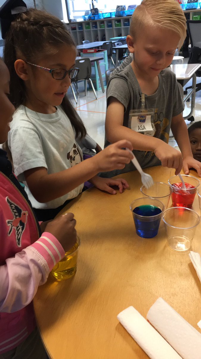 MrsEdmondsonWB's tweet photo. So impressed with creative predictions students made about our first science experiment of the year! https://t.co/vxdNkwtaad