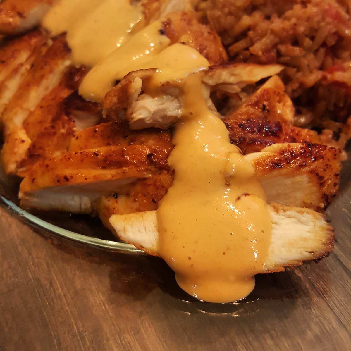 FiedlerNeil's tweet photo. #srirachasauce #chicken&rice #dadlife #kitchendad https://t.co/UrWXt8eFfX