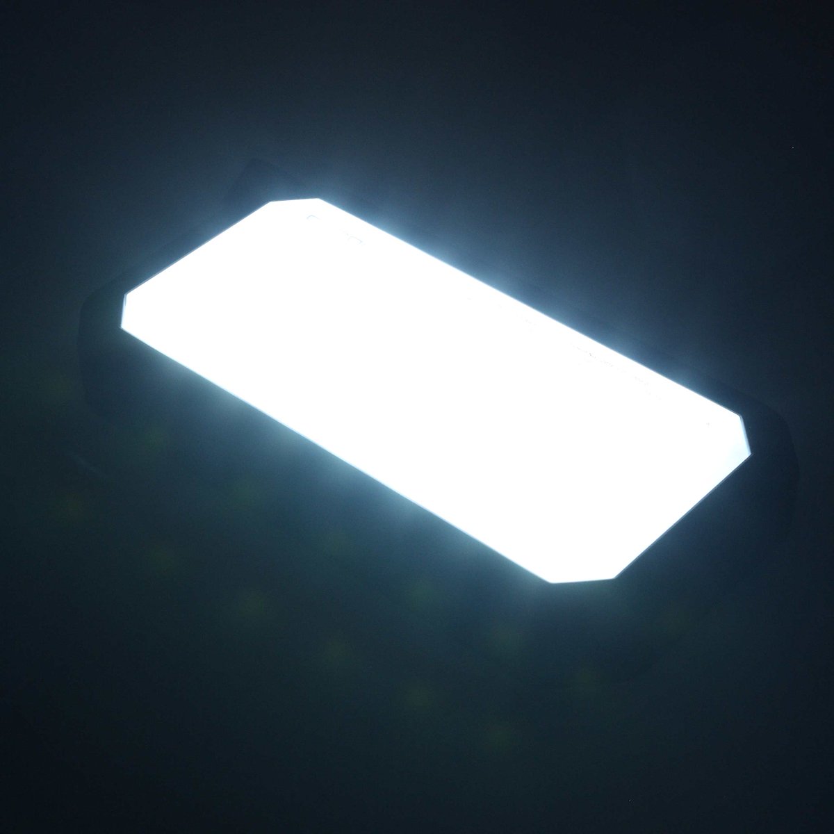 O Xrhsths Phantommountainrecon Sto Twitter キューポラ Military Solar Charger 雑誌 ライトニング に掲載されました ミリタリーソーラーチャージャーライト 太陽光でも充電できる8000mahの高品質なモバイルバッテリー 背面は130 ルーメンのledです T