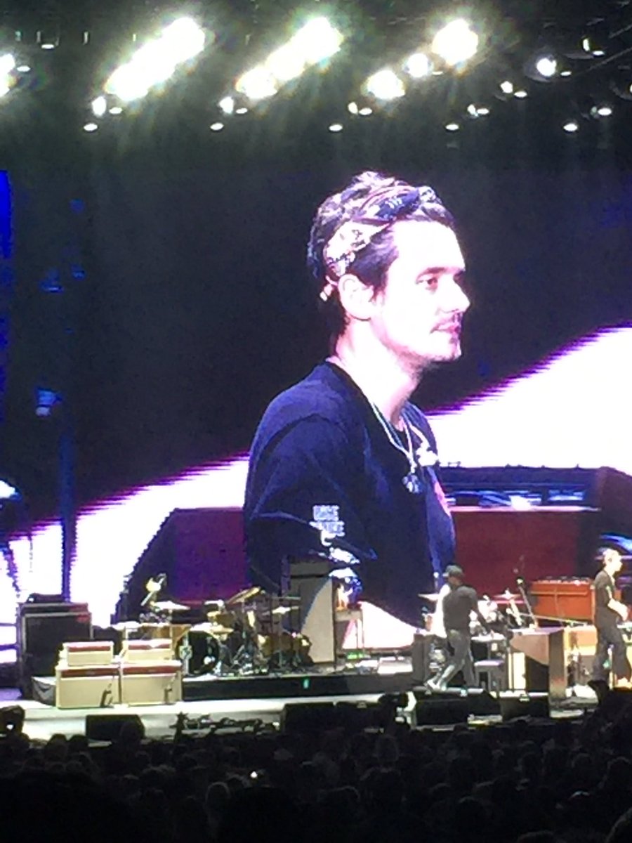 melissatully08's tweet photo. I've seen him 3 times and this was the best show. THANK YOU @JohnMayer #TSFE #thankyoujohnmayer https://t.co/l5piFoR3uH