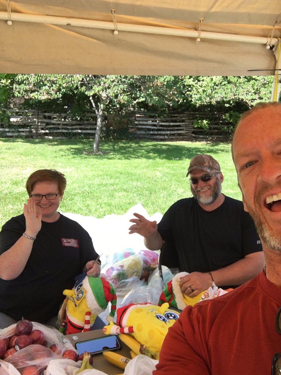 theofam's tweet photo. Cheers to the checkpoint volunteers - they were a blast! #3fc2017 https://t.co/KsxSV1sz4u