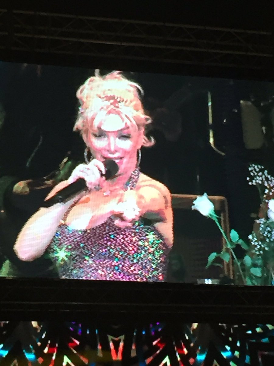 SolangeChile76's tweet photo. @tudama_marisela Gran show sensacional I love You! Thank you very much My stars!.Movistar Arena🎤👏🏻😘🇨🇱 https://t.co/NOmiFkPY2H