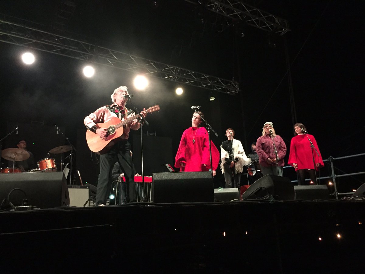 VanessaLimage's tweet photo. Richard Desjardins vient de faire son entrée lors de son spectacle hommage au 15e Festival de musique émergente. #fmeat #abitibi #rcat https://t.co/e3nPJo347l