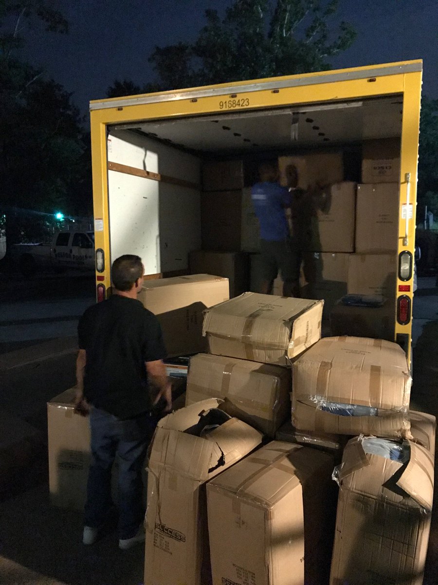 clintcarlton's tweet photo. 5,000 @Dodgers blankets just arriving in Houston. Thank you Los Angeles Dodgers! https://t.co/44DjwanzHy