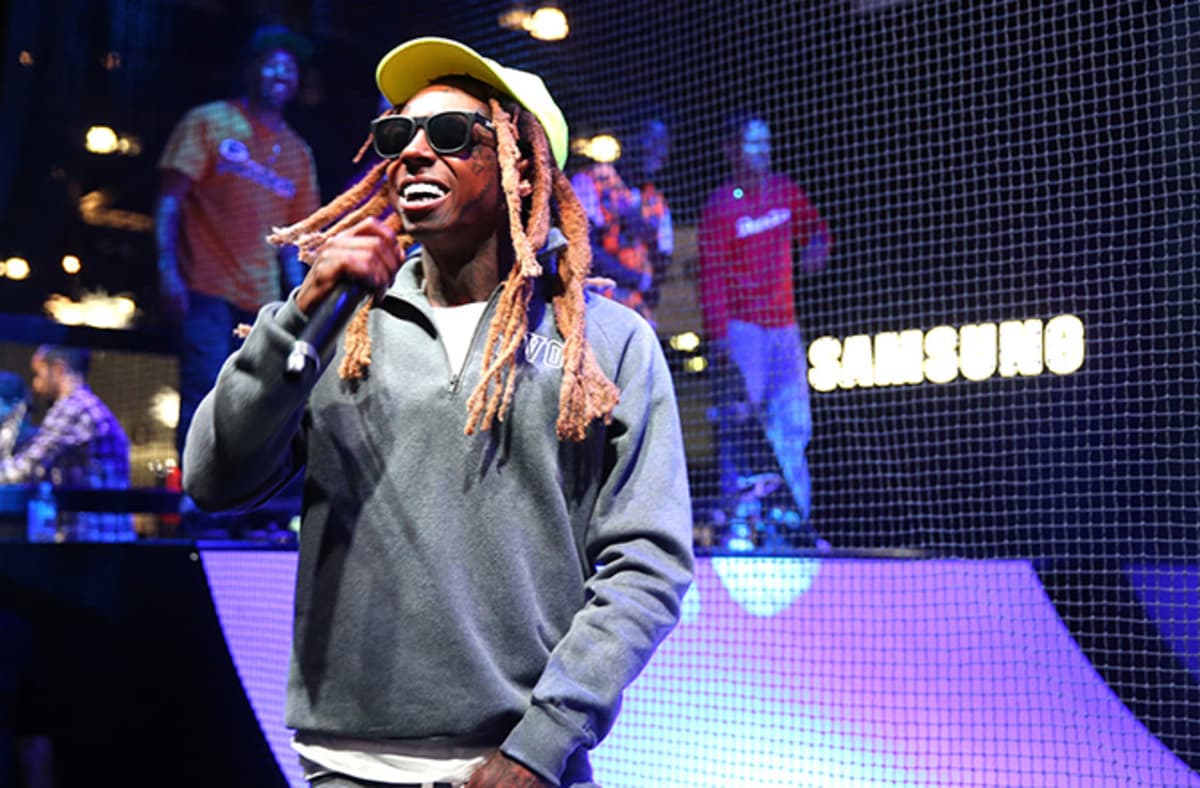 Complex's tweet photo. Lil Wayne reportedly hospitalized for multiple seizures. https://t.co/YE1GYBZ75v https://t.co/UiD40dz1v0