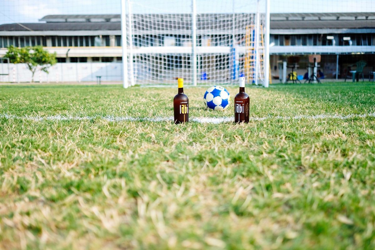 labibeer's tweet photo. Due motivi per segnare un GOAL! #LABIforSPORT
#sport #labibeer #dammiunalabi #givemealabi #madeinitaly #artisanbeer #craftbeer #sportlovers https://t.co/Xn9gk0Rp5p