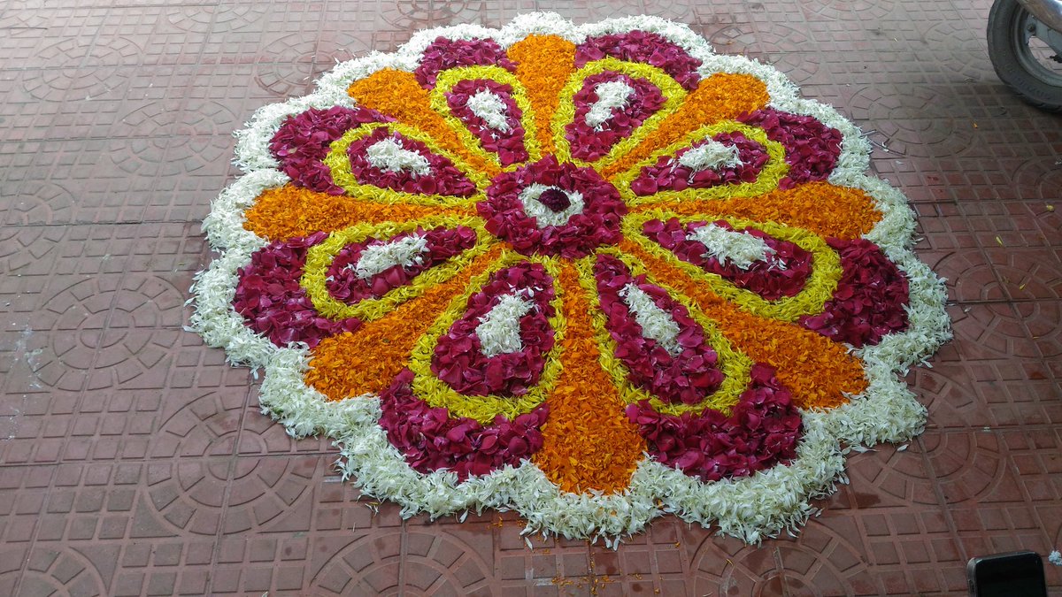 pon Onam ashamshaigal 🌸🌸🌸🌸  My pookolam  4hrs uzhaipu 👯👯👯👯👯👯👯👯👯👯👯