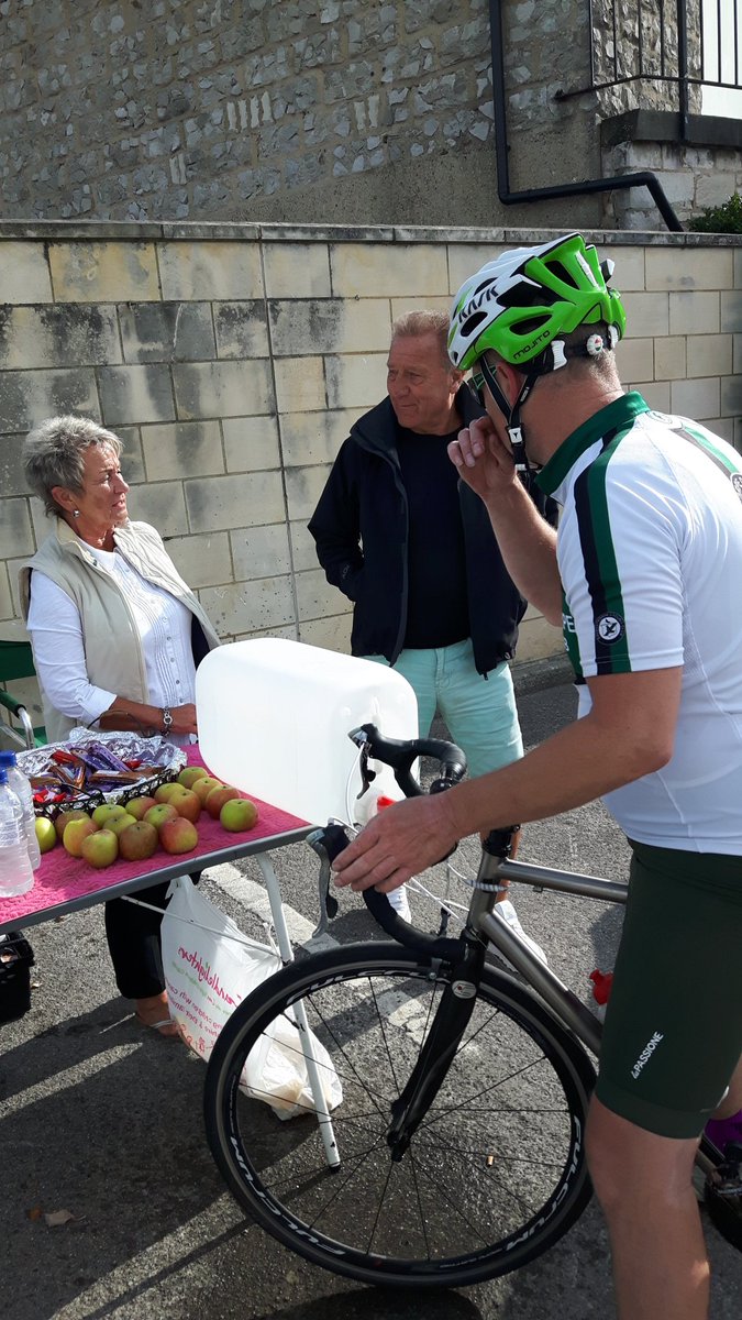 NBlesic's tweet photo. @LizJHills @yorkshirecancer You should have come on the @RavensthorpeCC 120 to Sutton bank. Well stocked feed station every 30 miles - monies going to KCA 👍 https://t.co/lEar4NRWXT