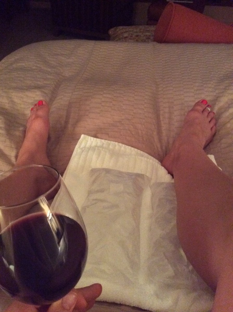 GrnLakeGirl's tweet photo. Don't stop the party... Run fast Ice Hard Lolol @Rockyourmessage #ORWineHalf @AllisonInnSpa https://t.co/iVlmoAEZ6p