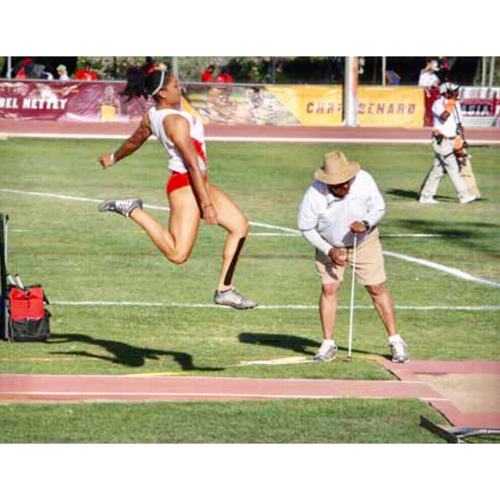 akeisha_a's tweet photo. Missing track a little extra tonight. #19weeksout 😩 and I'm so drained. https://t.co/TNZv4owxWo