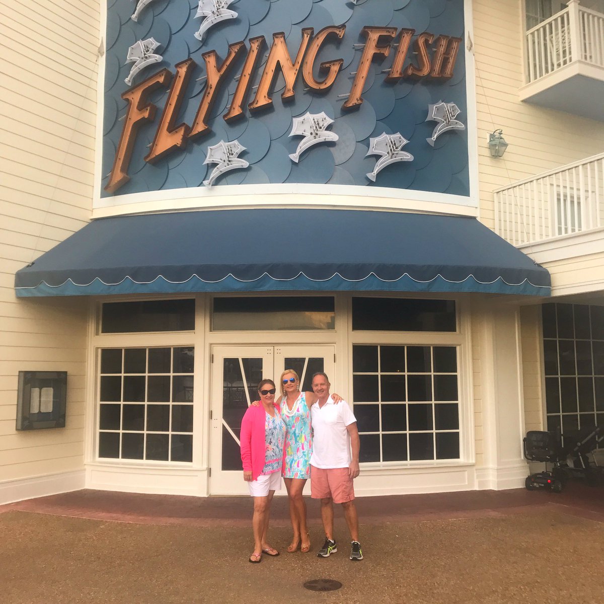 Maura_Lynn1's tweet photo. Flying Fish Cafe. Birthday at the Boardwalk. 🎂 #flyingfishcafe #BoardwalkResort #DisneysBoardwalk #Disney #DisneyMom 
 #LillyPulitzer https://t.co/jLWMFd5lRI