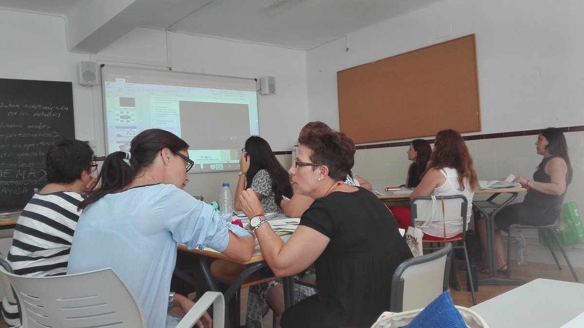 cole_sagrada's tweet photo. Segona jornada de formació en model #VESS. Continuem aprenent! 😊👏👏@Edu1stVESS @puri310868 @nandis_ma  @RuizCliment @Suricatos3 @begogras https://t.co/HjodWYZQlt