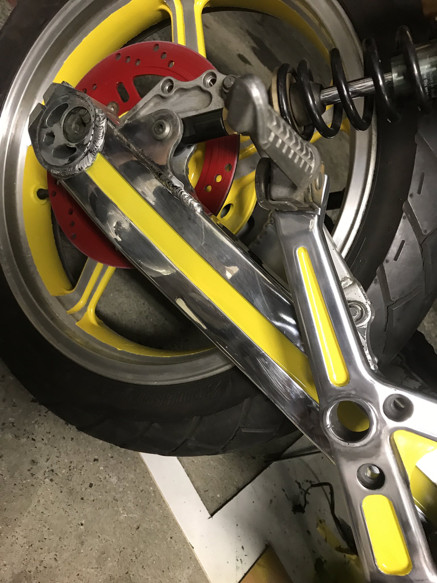 希一 バフ掛けして欲しい方気軽にdmお願いします エンジンカバー 一式 スイングアーム ステッププレート フロントフォーク ボトムケースetc T Co Xawhfycofk Twitter