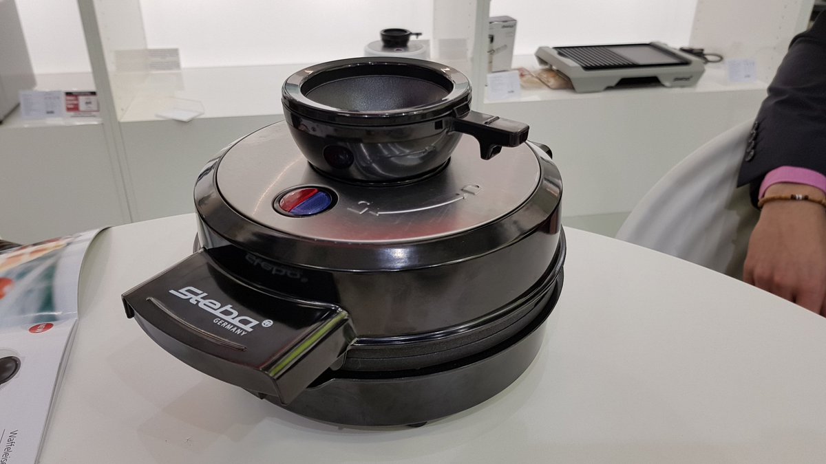 ElektroWissende's tweet photo. Das Waffeleisen von oben betanken. Gesehen auf #IFA2017 bei #Steba. https://t.co/9PkHWaDIAg
