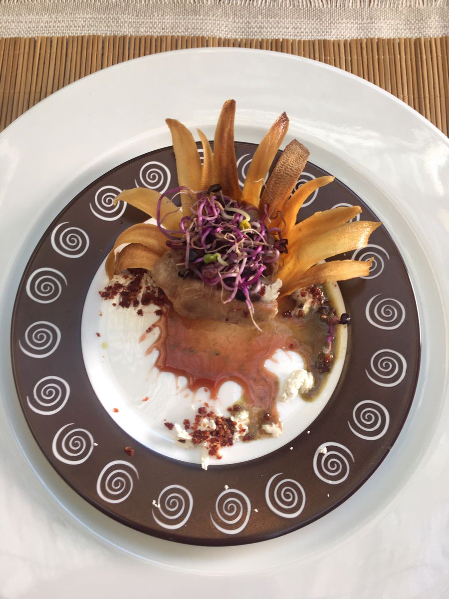 altaexpresion_'s tweet photo. Ya están saliendo las primeras #tapasIbericas en #DTapasCOVAP17. ¿Cuál será se clasificará para la gran final en @ssgastronomika? #Córdoba https://t.co/H9EXYLm69V