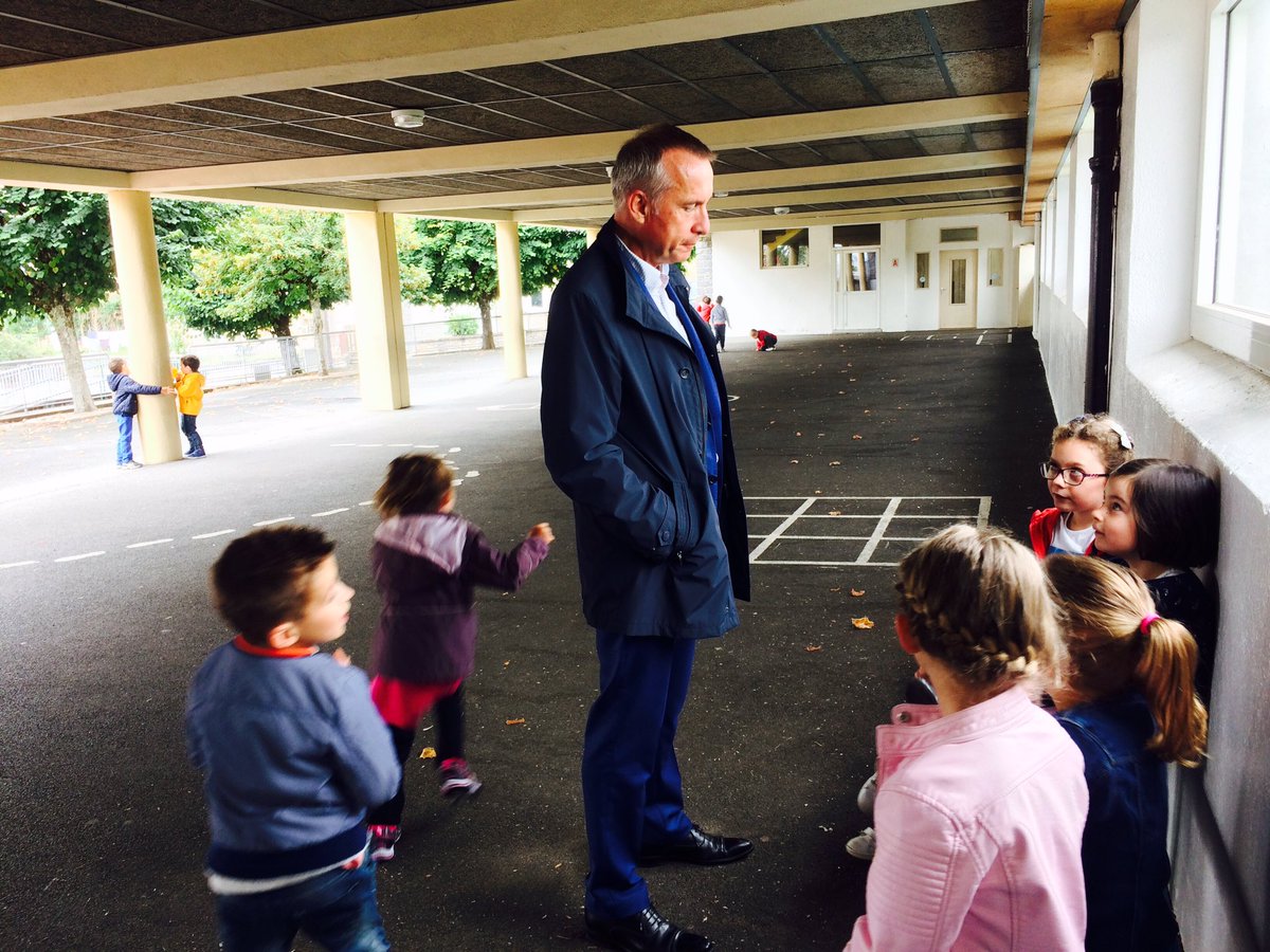 BernardCombes's tweet photo. Jour de rentrée scolaire 😊 Avec les élus, visites des écoles de la #ville2tulle et conférence de presse ! 
#Corrèze https://t.co/9X3CoGu3qy