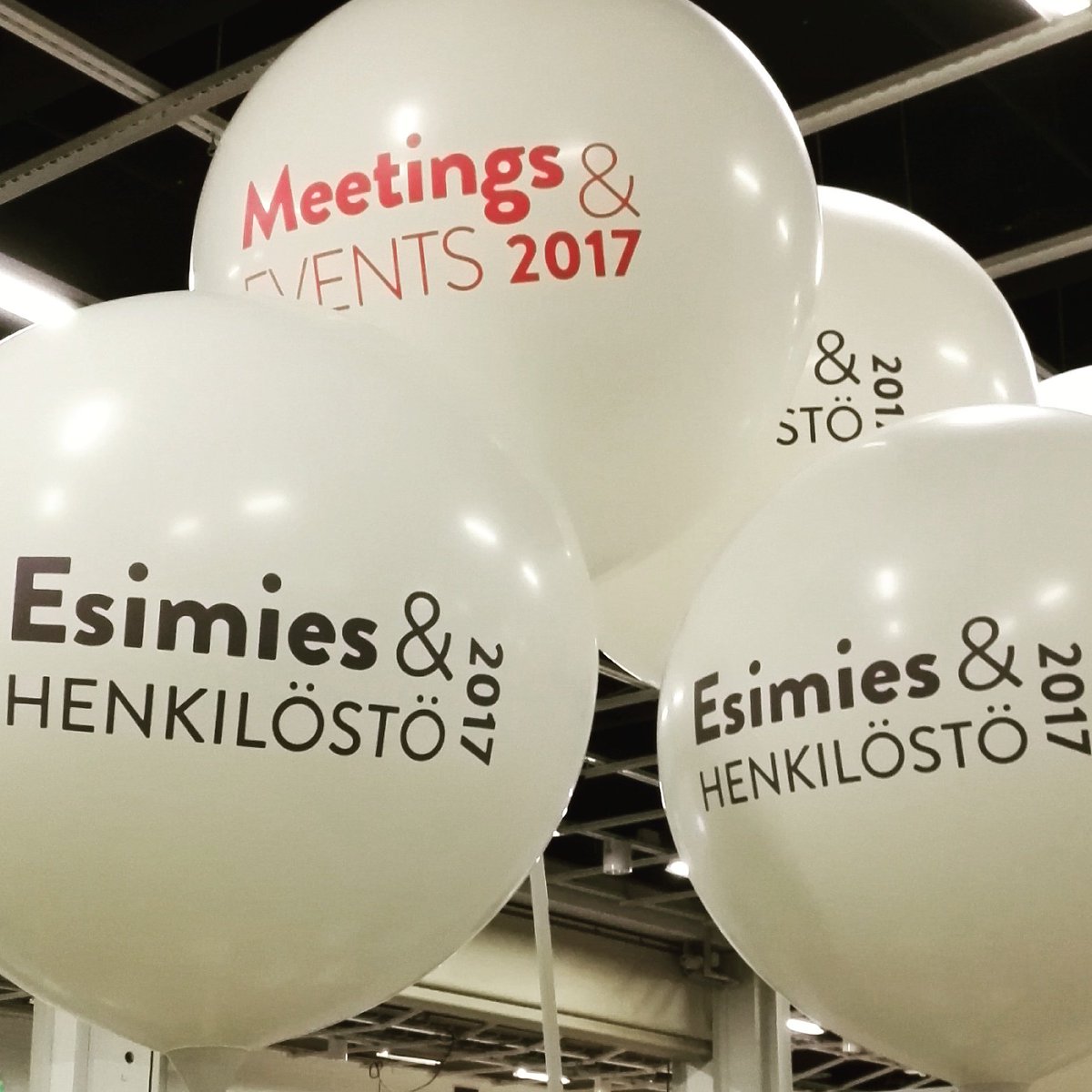 EasyfairsSuomi's tweet photo. @EsimiesFIN ja @MeetingsFIN rakentuvat huimaa vauhtia Messukeskuksessa. Huomenna nähdään! #behindthescenes #esimies17 #meetings17 https://t.co/lULGCWeTeu