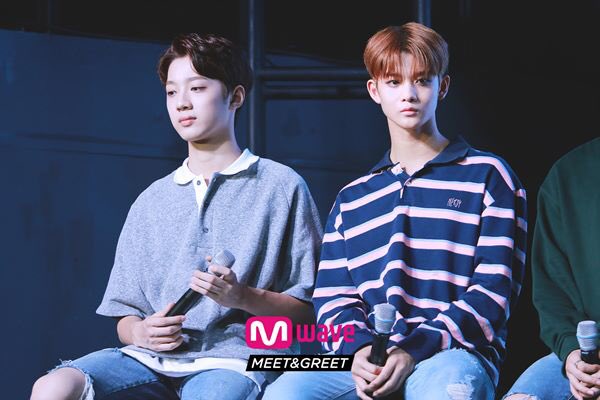 KuanlinTH's tweet photo. [📸] ภาพเบื้องหลังงาน MWAVE MEET&amp;GREET x #WannaOne สามารถดูรูปเพิ่มเติมได้ในลิงก์ค่ะ🙇🏻💛 
📍https://t.co/k6pkx3vwTT https://t.co/0PGvCAuUod