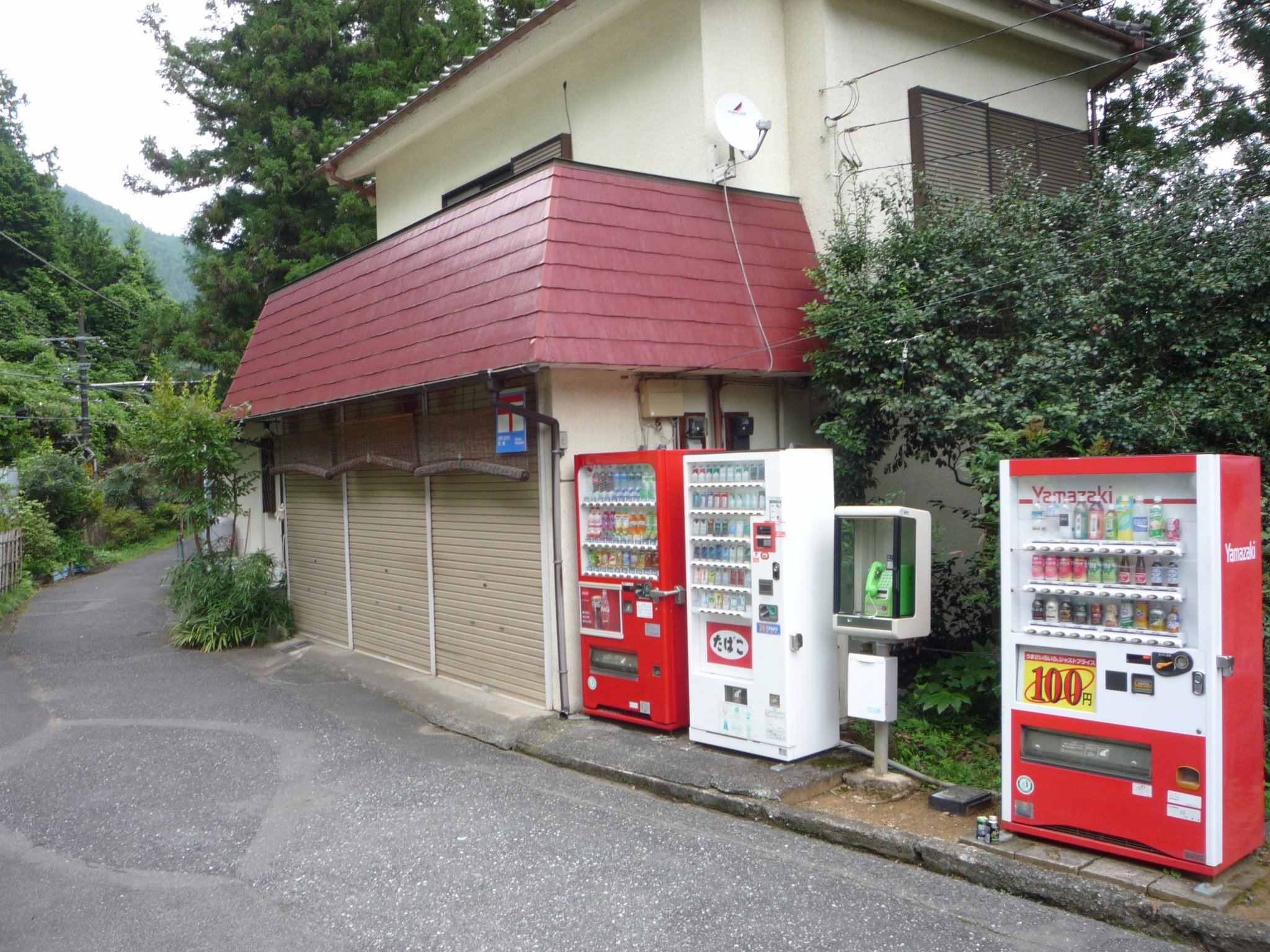 ナベツネ わかる人にはわかる ある作品のロケ地となった軍畑駅に貴重な休日を使って行ってきました さっそく谷商店の自販機で買ったアクエリアスをグビグビ ああ うめえなぁ ナベツネ わかる人にはわかる ある作品のロケ地となった軍畑駅に貴重な休日を使って行ってきました さっそく谷商店の自販機で買ったアクエリアスをグビグビ ああ うめえなぁ
