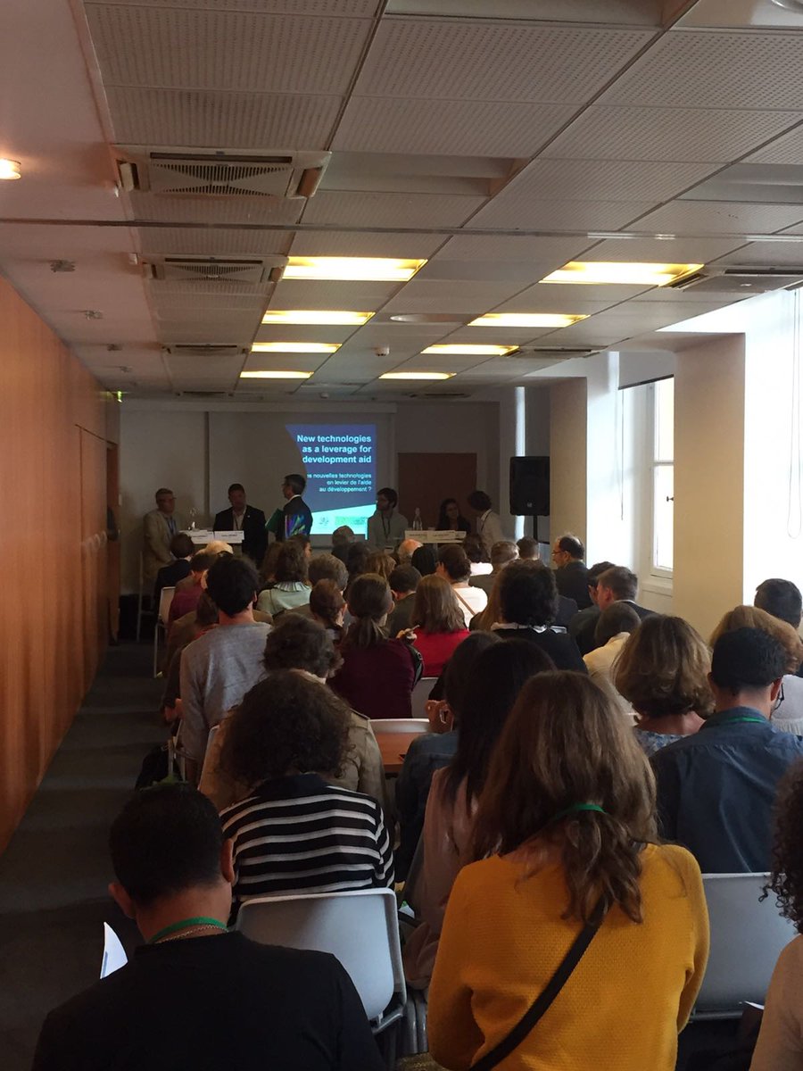 ConvergencesORG's tweet photo. Full House pour la 1ere matinée du Forum Mondial #Convergences 
#3Zero https://t.co/YZIV4wiFgG