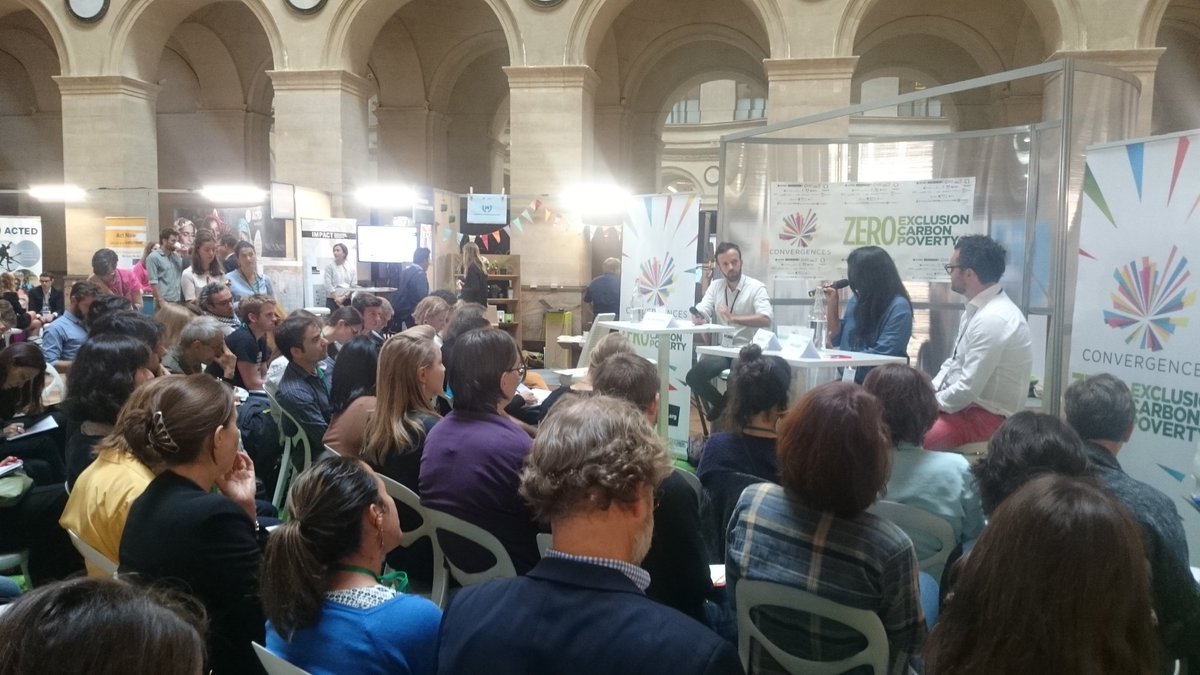 ConvergencesORG's tweet photo. Full House pour la 1ere matinée du Forum Mondial #Convergences 
#3Zero https://t.co/YZIV4wiFgG